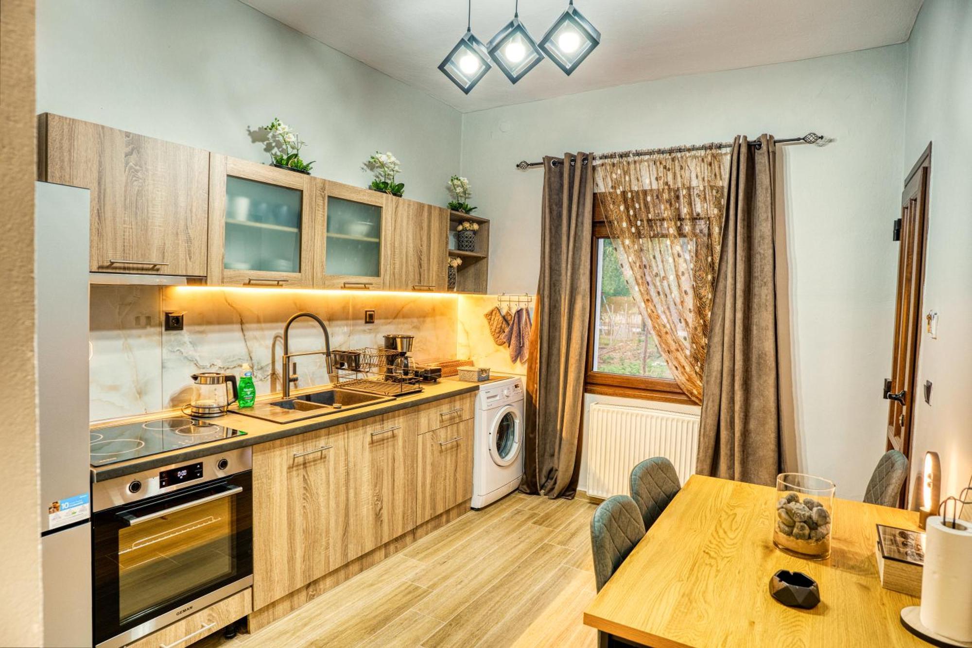 Four Lakes Luxury Suites Аминтайо Екстериор снимка